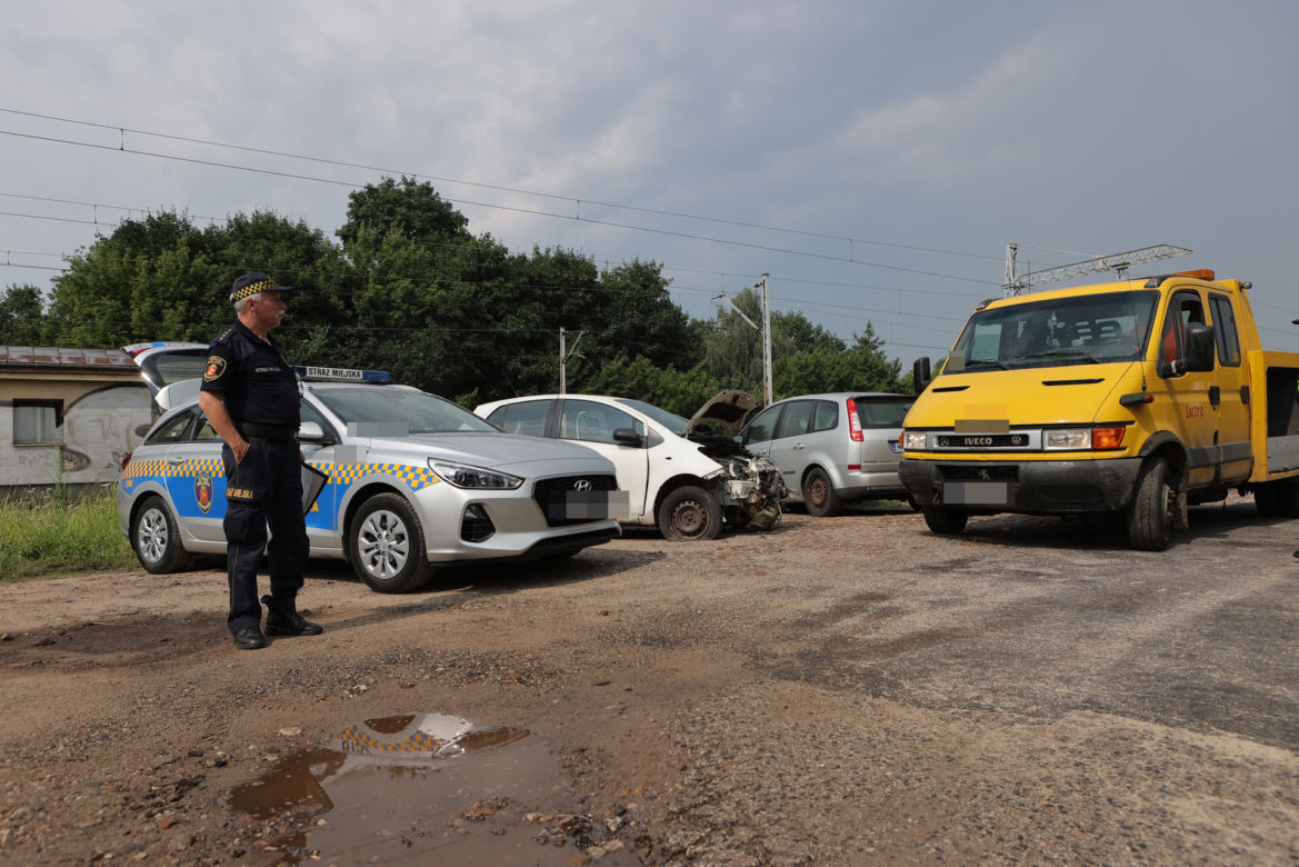 Sprzątamy miasto z wraków. Patrol "SE" na tropie porzuconych aut 