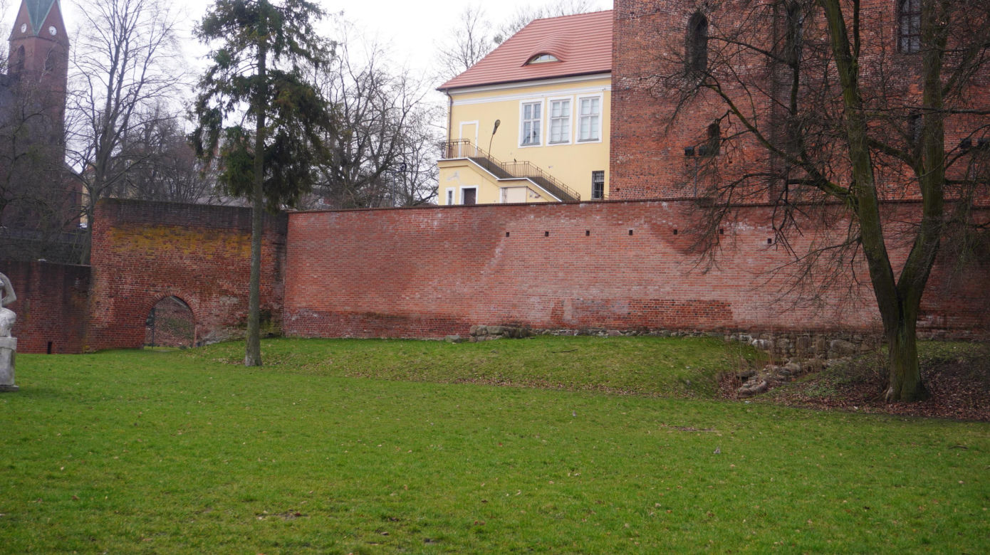 W Olsztynie były trzy bramy obronne. Z niektórych pozostały tylko ruiny