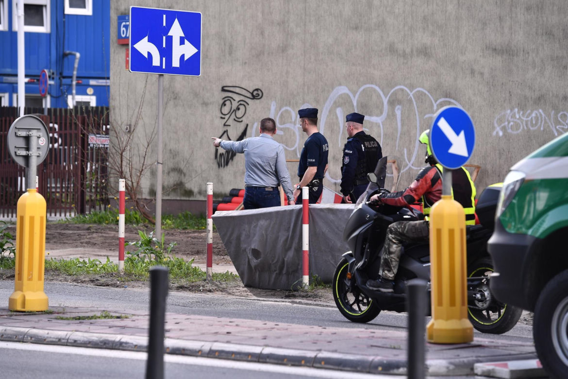 Akcja służb na Woli. Znaleziono ciało. Szukają kolejnych!?
