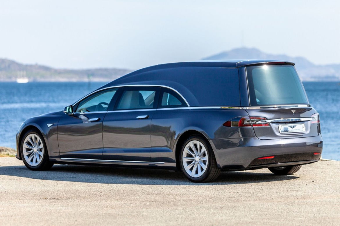 Tesla Model S Karawan