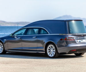 Tesla Model S Karawan