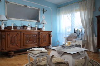 Romantyczny wystrój wnętrz: styl pałacowy w salonie