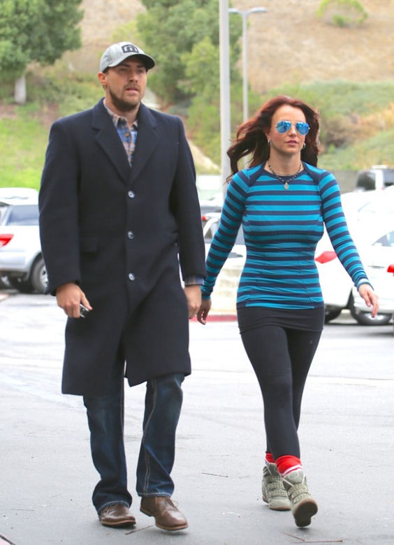 Britney Spears i Kevin Federline RAZEM na meczu swoich dzieci. Brit chyba się nie wyspała :) ZDJĘCIA
