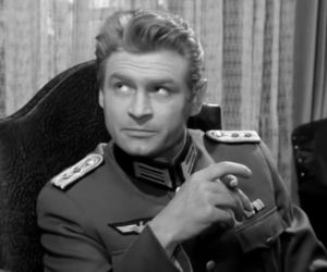 Hans Kloss nigdy nie powiedział tego Brunnerowi. Legendę kultowego cytatu stworzył Stanisław Bareja