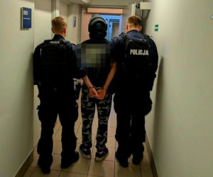 19-latek puścił z dymem wiatę śmietnikową w Katowicach. Ogień strawił dziewięć samochodów