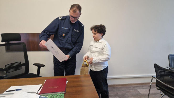 9-letni Omar jednym telefonem uratował życie mamy