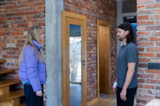 Pierwsza miłość, odcinek 4199: Dominika podsłuchuje rozmowę Edwarda. Dowiaduje się, że mężczyzna zamierza zająć się Pawłem