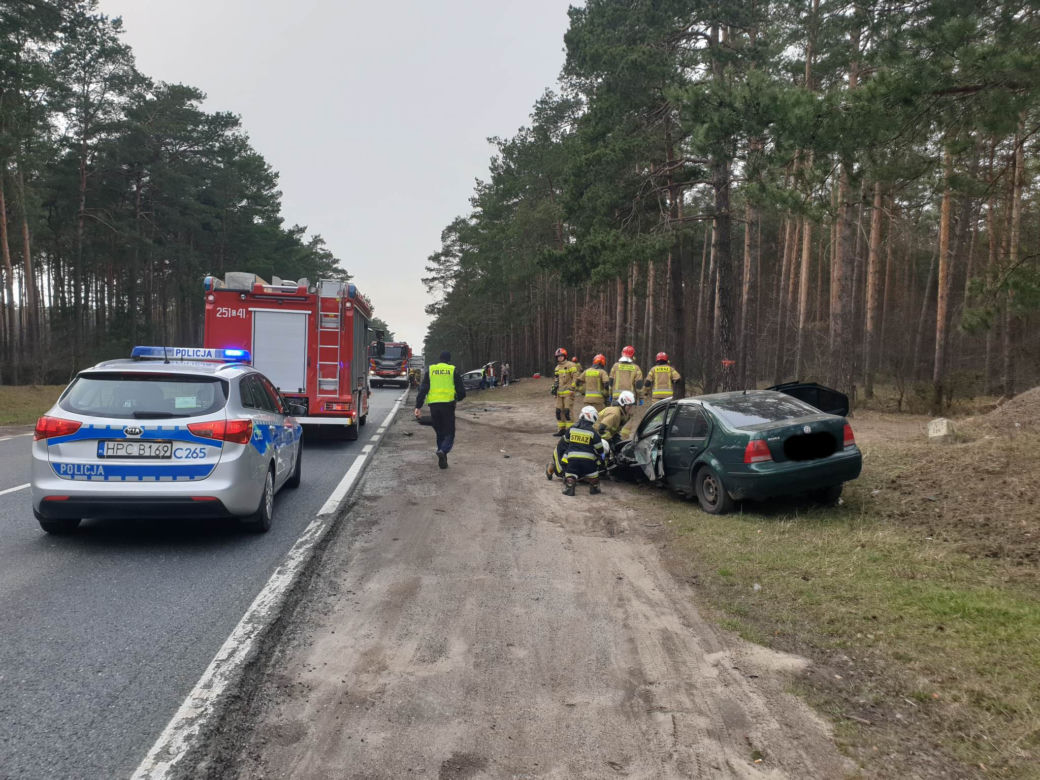 Sprawca wypadku na DK 10 pod Bydgoszczą wciąż nieznany! Ściga go policja [ZDJĘCIA] 