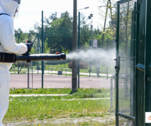 Bełchatów: Dezynfekcja obiektów sportowych. Siłownie, boiska wszysto spryskano dezynfekatorem 