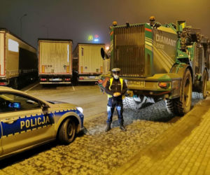 Wiśniowa Góra. KOMBAJN-GIGANT zatrzymany na autostradzie A1. Kierowca bez uprawnień