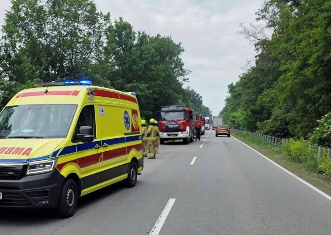 Gmina Sadowne: Przewrócona ciężarówka i wahadło w Płatkownicy na DK 50