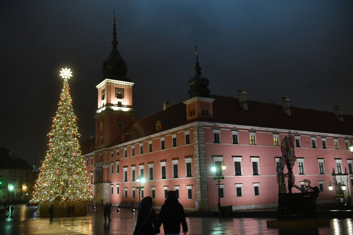Choinka na Placu Zamkowym już świeci