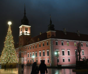 Choinka na Placu Zamkowym już świeci