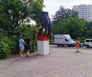 Gigantyczny zegarek na rękę w Hansaviertel