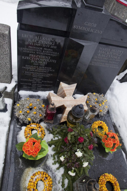 Tak wyglądał grób rodziny Kaczyńskich w 2010 roku