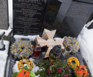 Tak wyglądał grób rodziny Kaczyńskich w 2010 roku