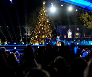 Melania Trump zapaliła choinkę przed Białym Domem! Podoba Ci się?