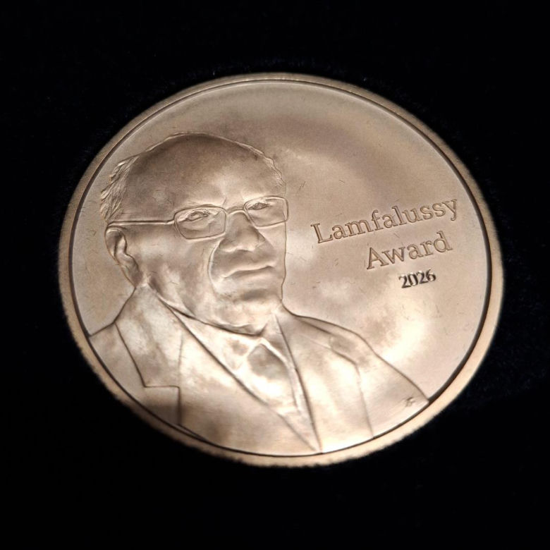 Prezes NBP Adam Glapiński z nagrodą "Lámfalussy Award"
