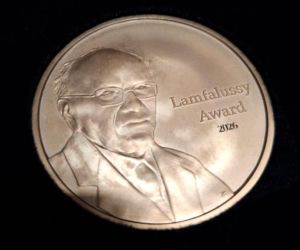 Prezes NBP Adam Glapiński z nagrodą Lámfalussy Award
