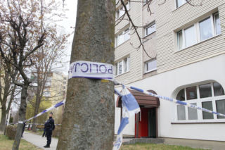 Przerażająca relacja sąsiadów, W mieszkaniu w Wołominie znaleziono ciała dwóch osób, ranny 19-latek w szpitalu