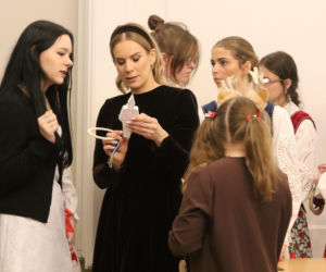 W Pałacu Prezydenckim już święta. Marta Nawrocka z rodziną ubierała choinkę