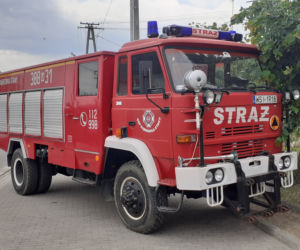 Dąbrówka Stany, gmina Skórzec: nowym wozem strażackim, po nowej drodze, do nowej szkoły