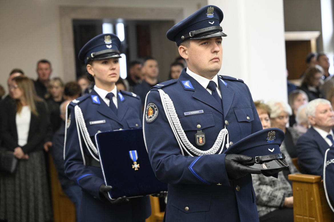Młody policjant zginął w potwornym wypadku. Pogrzeb Kacpra Mierzejewskiego