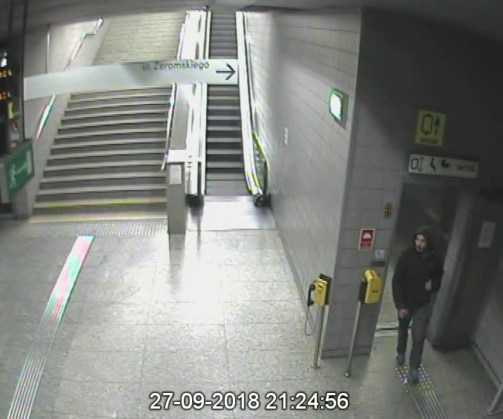 Skradziono defibrylator ze stacji metra Słodowiec. Poznajecie tego mężczyznę? [ZDJĘCIA]
