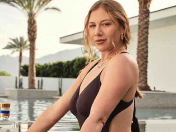 Zmysłowa Amanda Anisimova prężyła się w basenie! Gorące fotki rywalki Igi Świątek