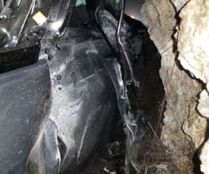 Przesadził z prędkością i roztrzaskał Mercedesa-AMG o skałę - ZDJĘCIA