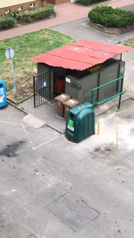 Altanka śmieciowa przy ul. Świętosławskiej 7