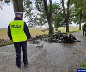 Tragiczny wypadek porsche w Olszewie. Auto spłonęło, dwaj biznesmeni nie żyją [ZDJĘCIA]