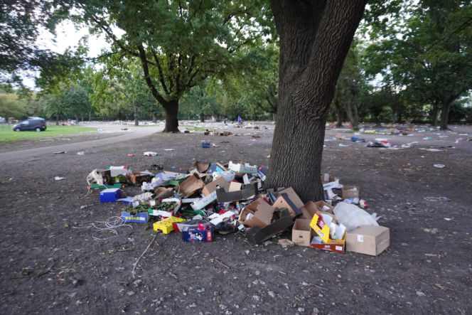 Brud po bazarze na warszawskiej Woli
