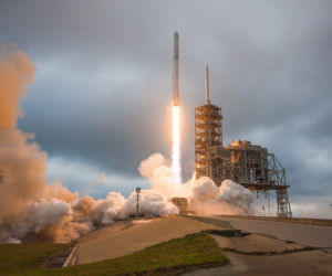 Start rakiety Falcon 9 z przylądka Canaveral