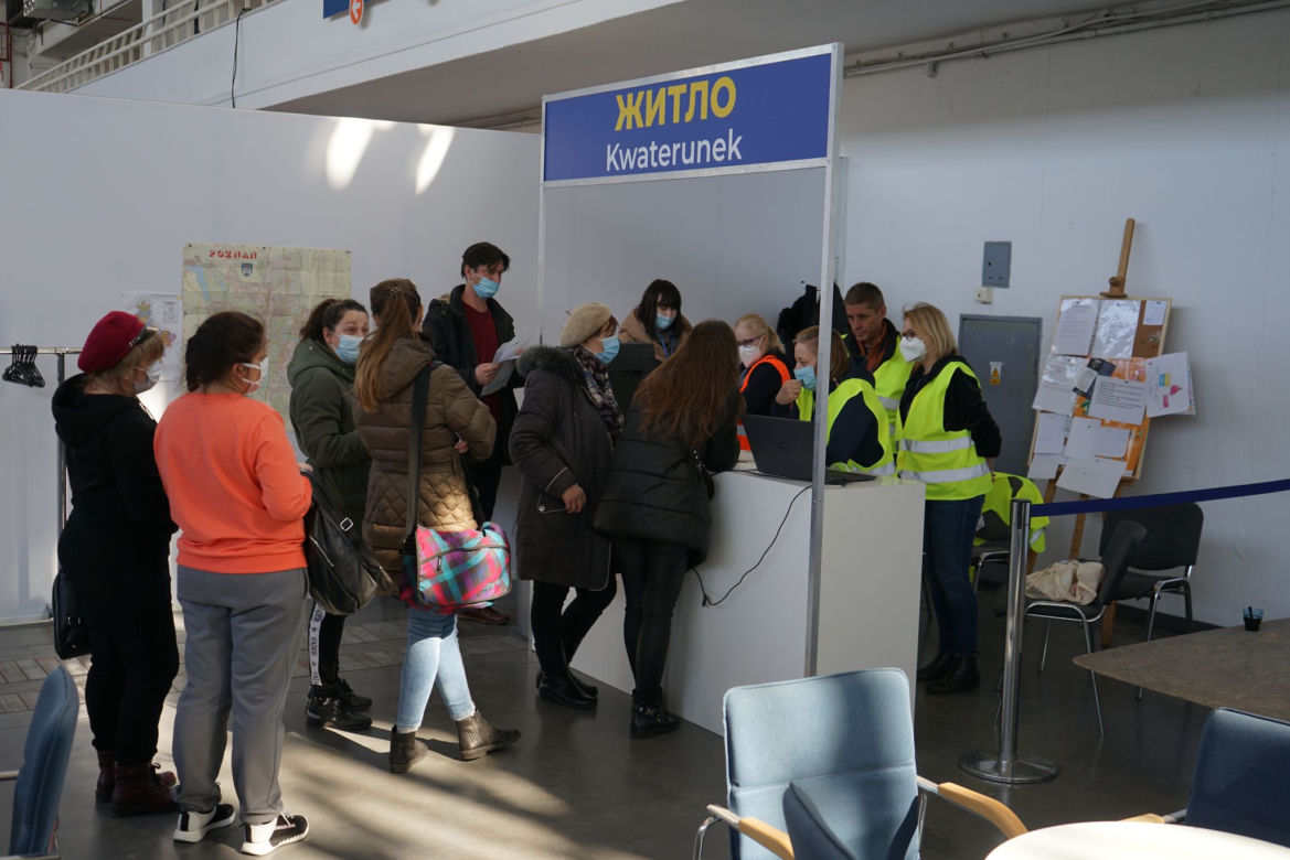 Poznań pomaga uchodźcom z Ukrainy. Przeniesiono punkt recepcyjny
