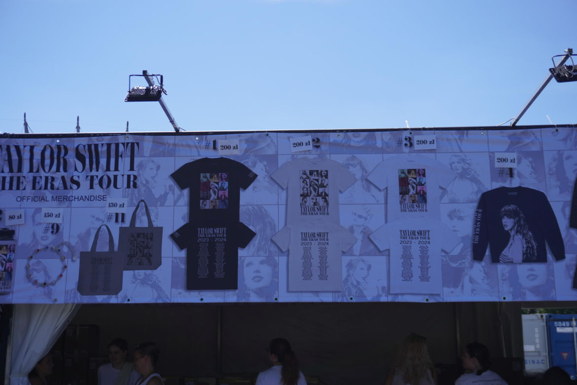 Pod Stadionem Narodowym wystartowała sprzedaż merchu Taylor Swift, pojawili się pierwsi fani