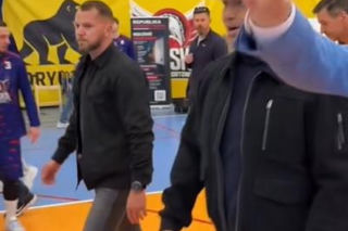 Niespodziewana wizyta Karola Nawrockiego na meczu! Szok, kto mu towarzyszył. Wideo niesie się po sieci!