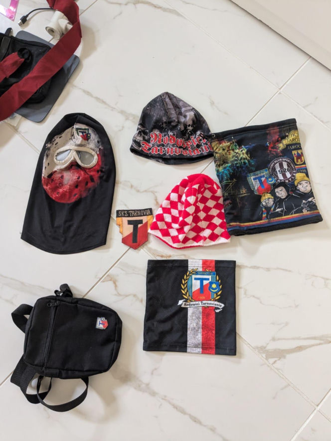 Broń i narkotyki zabezpieczono u dwóch mężczyzn podejrzanych o dilowanie w Tarnowie