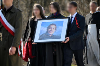 „Nie mówimy żegnaj”. Cała wieś płakała na pogrzebie Jagody