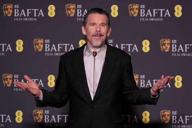 Gwiazdy przebrane za abażury na Bafta. Kto się popisał najlepszą kreacją?
