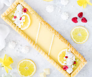 Mazurek cytrusowy z bezą i pistacjami – lekki, świeży i z idealnym balansem smaków