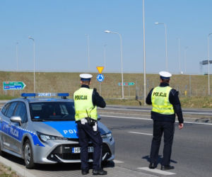 Rzeszowscy policjanci kontrolują czy nowe przepisy nie są łamane