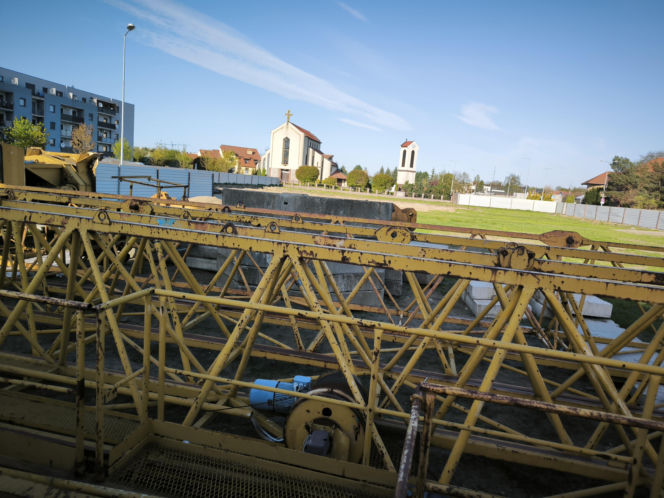 Gronowo osiedle przed kościołem