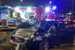 Dramatyczny wypadek we Wrocławiu. Strażacy wycinali rannych z aut! Ogromne utrudnienia