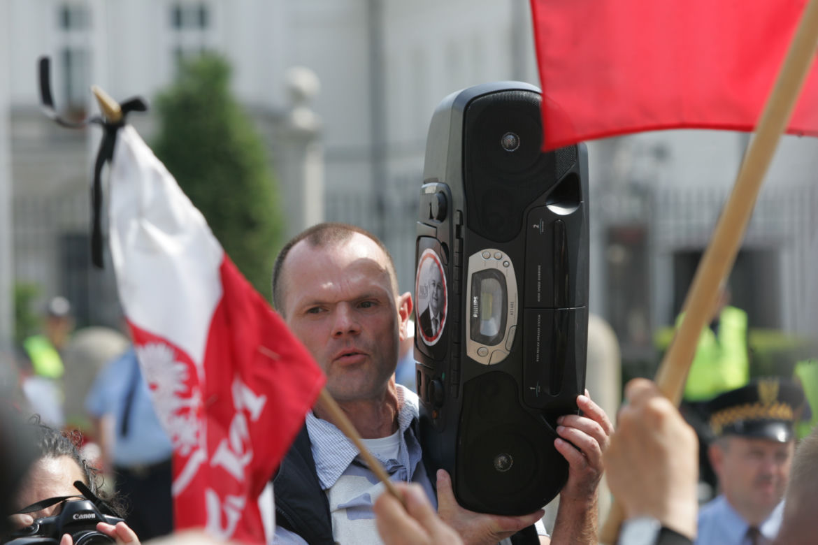 Wojna o krzyż: Krzyż zostaje pod Pałacem Prezydenckim