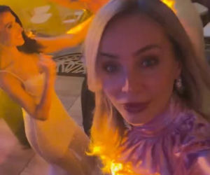 Tak różowiutka Woźniak-Starak weszła w Nowy Rok. Ale błyszczała z telefonem w dłoni!