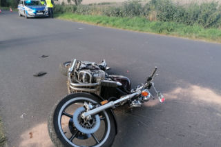 Chlebowo: Paskudna śmierć motocyklisty! Rozbił się na drzewie