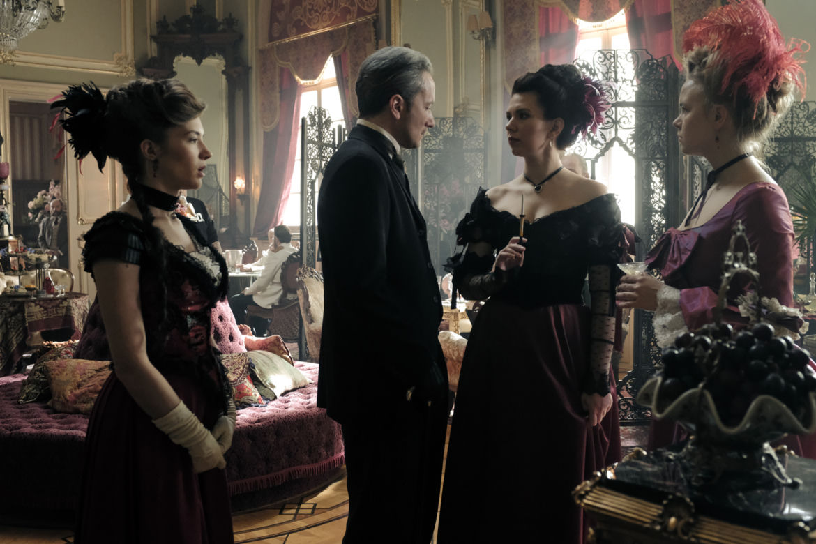 Polowania na ćmy odc. 3. Yvette (Sonia Mietielica), Grun (Przemyslaw Stippa), Mathilde (Nela Maciejewska), Luba Czajka (Anita Szepelska)