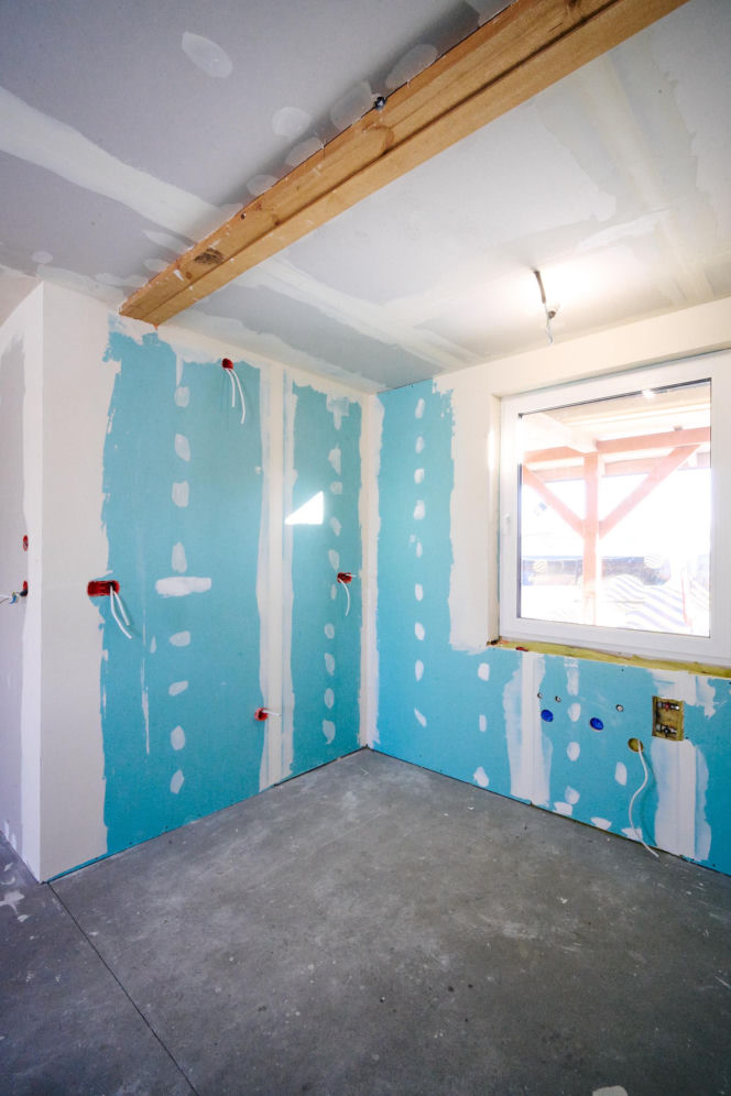 Tragiczny wypadek przerwał marzenia. Ekipa "Nasz Nowy Dom" walczyła z czasem. ZDJĘCIA domu przed i po remoncie