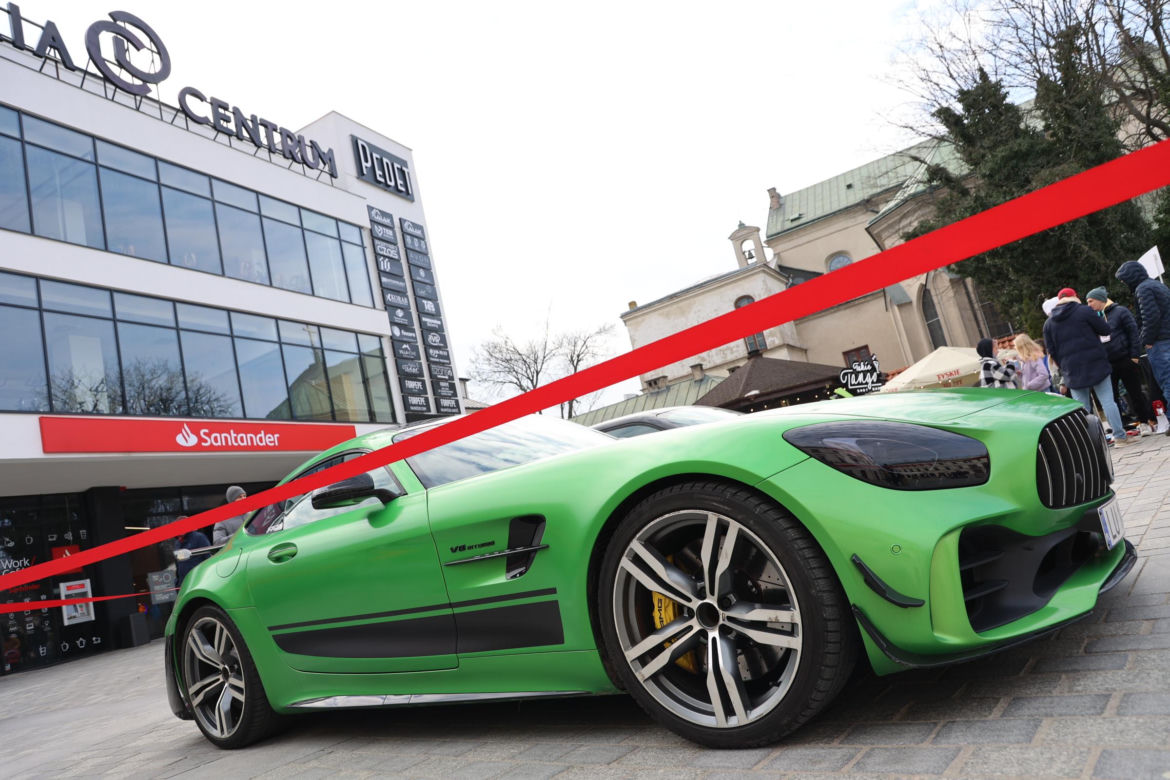 Sportowe auta w centrum Lublina. Ruszył nowy sezon charytatywnych przejazdów!